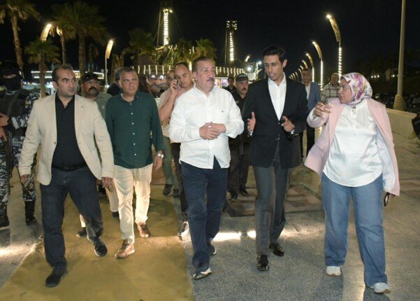 محافظ بورسعيد يوجه بالانضباط والحفاظ على المظهر الحضاري خلال جولته بكورنيش المدينة