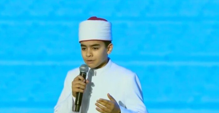 الرئيس السيسي يستمع لفقرة إنشاد بصوت محمد القلاجي بحفل تخرج أئمة الأوقاف من الأكاديمية العسكرية