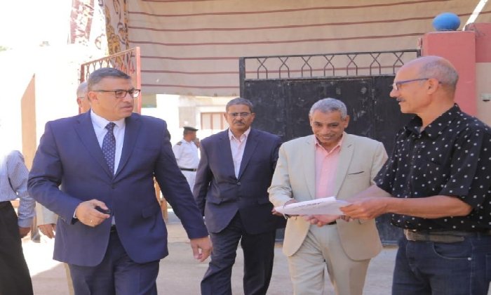 محافظ قنا يتفقد لجان الثانوية العامة.. والطلاب: امتحان اللغة العربية في مستوى الطالب المتوسط
