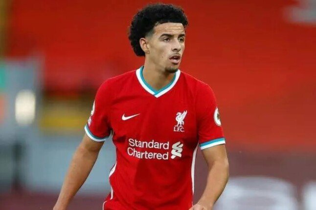 ليفربول يتمسك بكورتيس جونز ويرفض عرضًا جديدًا من إنتر ميلان
