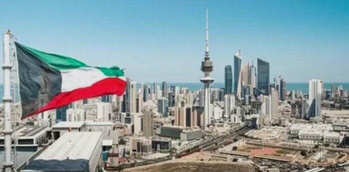 الخارجية الكويتية: وفاة شخص وإصابة آخرين جراء الاستهداف الإيراني لمطار الكويت الدولي
