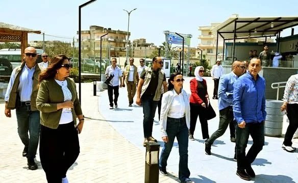 «إنتم في سنة كام؟».. حوار ودي بين مدبولي والطلاب في ورش الرسم بمنتزه إدكو