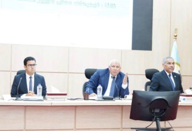 محافظ مطروح يصدر حزمة قرارات لدعم الخدمات والتنمية بالمحافظة