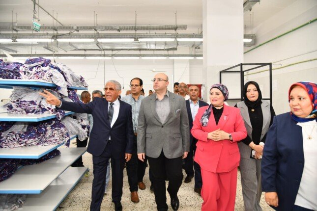 محافظ الفيوم يتفقد مصنع الغزل والنسيج بمنطقة العزب