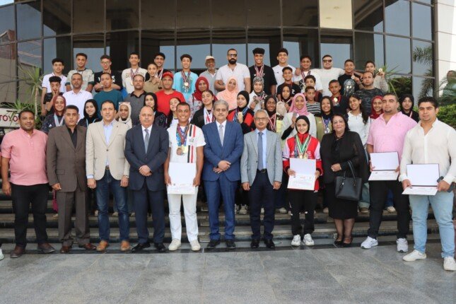 محافظ بني سويف يكرّم أبطال المشروع القومي للموهبة والبطل الأوليمبي والمتميزين رياضيًا