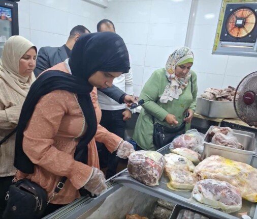 ضبط كميات كبيرة من اللحوم والدواجن الفاسدة داخل محل مشويات ببورسعيد