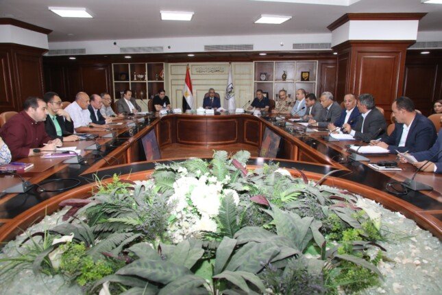 محافظ بني سويف يترأس اللجنة العليا للبت في طلبات تقنين أراضي أملاك الدولة ومراجعة الملفات المتبقية