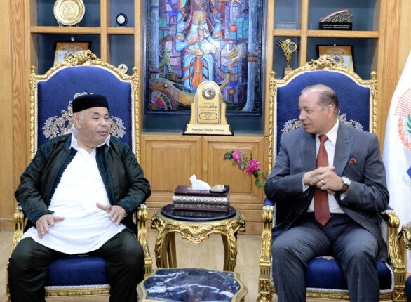 رئيس جامعة المنصورة يبحث مع الملحق الثقافي والأكاديمي بسفارة ليبيا في القاهرة تعزيز التعاون