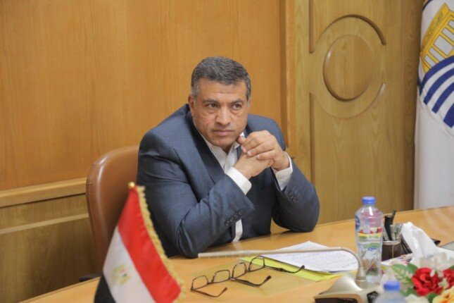 محافظ قنا: صرف مستحقات مزارعي قصب السكر المتأخرة خلال 15 يومًا