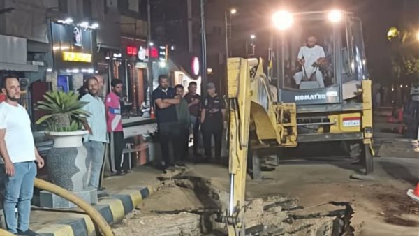 إصلاح عطل بخط المياه بمدخل الشهداء الرئيسي في المنوفية