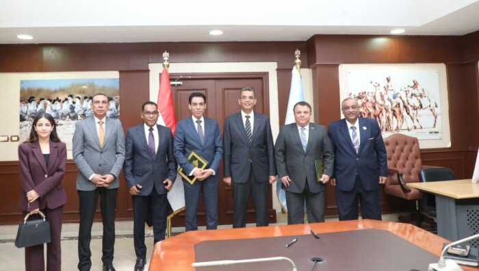 محافظ البحر الأحمر يشهد توقيع بروتوكول تعاون مع وزارة الخارجية لتشغيل مكتب توثيق جديد بالمركز التكنولوجي
