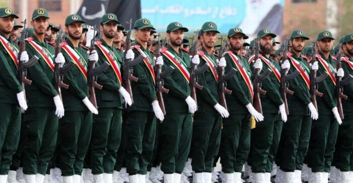 الحرس الثوري الإيراني يستهدف القواعد الأمريكية في البحرين والكويت والأردن