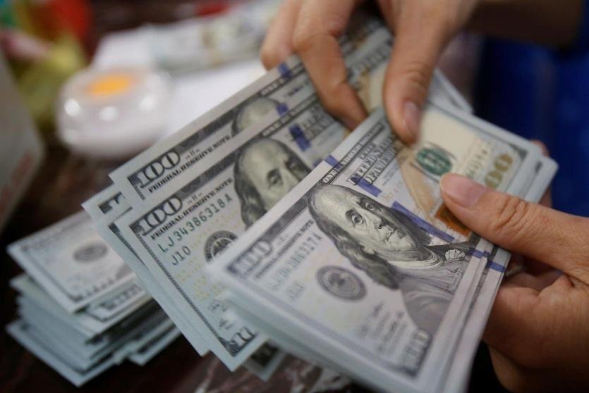 يتخطى حاجز الـ 52 جنيهًا.. سعر الدولار اليوم الجمعة 12 يونيو 2026 في البنك الأهلي وبنك مصر