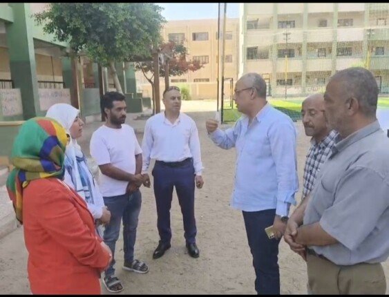 مدير «تعليم القليوبية» يتفقد عدداً من المدارس لمتابعة جاهزيتها لانطلاق امتحانات الثانوية العامة