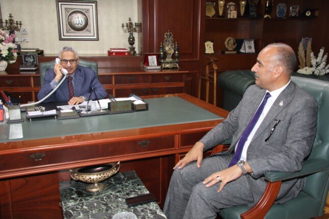 محافظ بني سويف يجري اتصالات هاتفية لتهنئة أوائل الشهادة الإعدادية لعام 2026