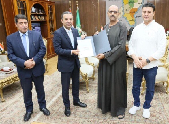 محافظ المنوفية يسلم 20 عقد تقنين جديد لأراضي أملاك الدولة للمواطنين