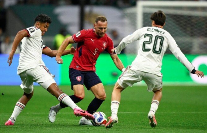 كأس العالم 2026.. شوط أول سلبي بين المكسيك والتشيك في المونديال