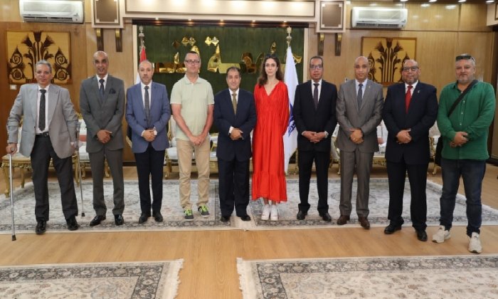 رئيس جامعة قنا يبحث شراكة استراتيجية مع جدانسك البولندية لتعزيز التعاون الأكاديمي والبحثي