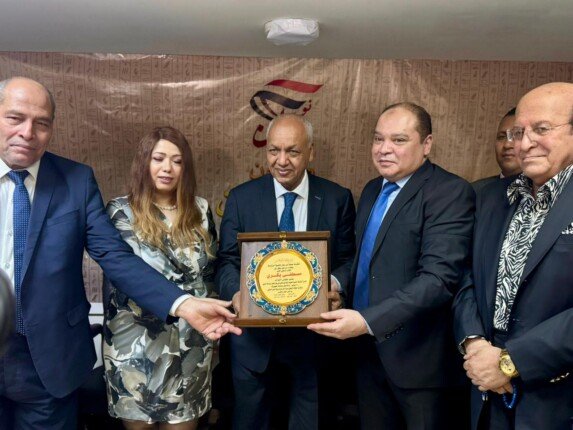 مصطفى بكري خلال تكريمه في «نور وطن»: الرئيس السيسي اتخذ قرارات شجاعة ووطنية في أصعب الأوقات