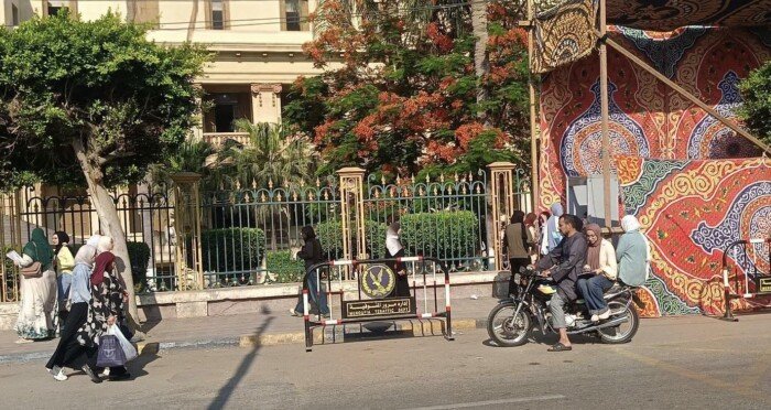 توافد طلاب الثانوية العامة على اللجان لأداء امتحان اللغة العربية بالمنوفية