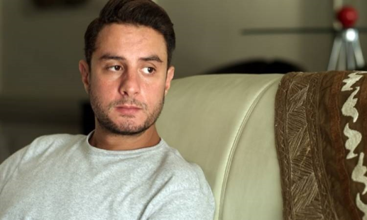 أحمد الفيشاوي يثير غضب الجمهور بسبب «التاتو».. ومتابعون: «شوهت جسمك»