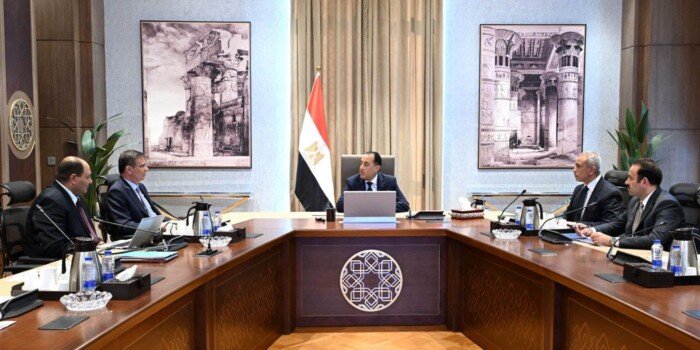 رئيس الوزراء يعقد اجتماعا لبحث التوسع في إنشاء عدد من محطات الثروة الحيوانية الحديثة