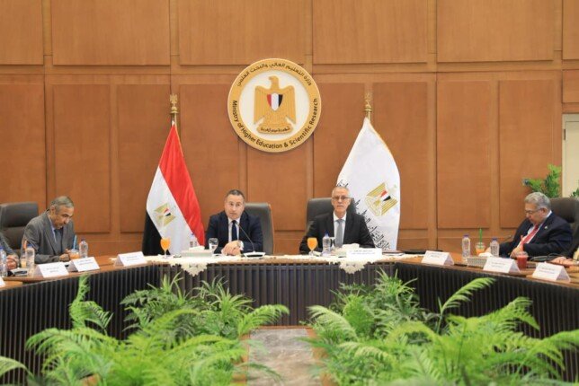 وزير التعليم العالي يترأس اجتماع مجلس الجامعات الخاصة بالعاصمة الجديدة