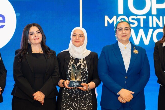 «غادة مصطفى» نائب الرئيس التنفيذي للبنك الزراعي ضمن أفضل 50 سيدة تأثيرًا في مصر