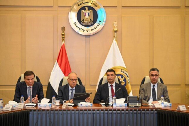 وزراء الصناعة والري والتموين والزراعة يتفقون على تشكيل لجنة مشتركة لإدارة ملف البصمة المائية