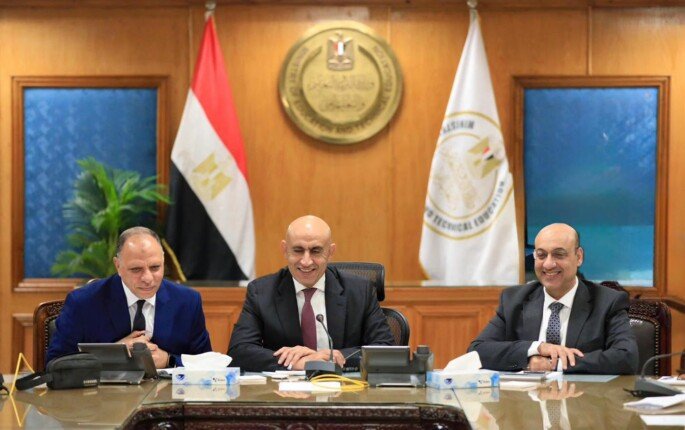 وزير التعليم يتابع انتظام أول أيام امتحانات الثانوية العامة من غرفة العمليات المركزية