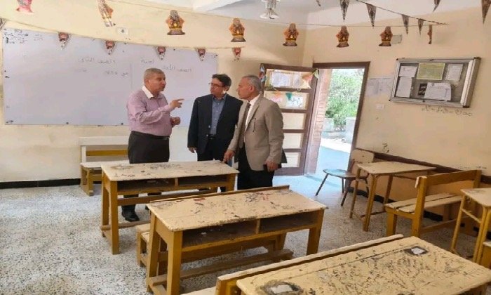 وكيل «تعليم الشرقية» يتفقد لجان الثانوية العامة استعدادًا لانطلاق الامتحانات