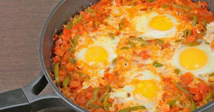 طريقة عمل الشكشوكة بالبيض في المنزل بالخطوات