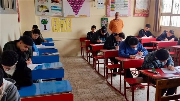 اليوم.. طلاب الشهادة الإعدادية بالجيزة يؤدون امتحاني اللغة الأجنبية والكمبيوتر