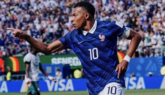 مبابي يعادل رقم هنري وبارتيز مع منتخب فرنسا في كأس العالم