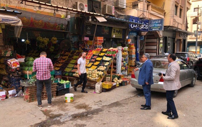 محافظ الدقهلية يتفقد شوارع حى غرب المنصورة لمتابعة حالة الإشغالات ومستوى النظافة العامة