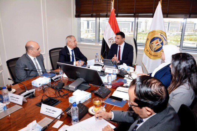 وزير الصناعة يعلن إنشاء أول مجمع تكنولوجي لتحويل مخرجات البحث العلمي لتطبيقات قابلة للتنفيذ