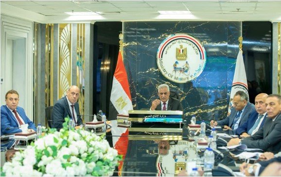 وزير الإنتاج الحربي يبحث مع شركة كورية فرص الشراكة وتوطين التكنولوجيات الحديثة