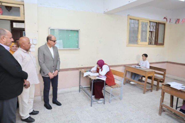 في أول أيام «الثانوية».. محافظ المنيا يتفقد لجان اللغة العربية ويوجه بالتعامل الفوري مع أي شكاوى