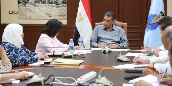 تيسيراً على المواطنين.. تكليف مسؤول بكل مدينة في «البحر الأحمر» لمتابعة ملفات تقنين الأراضي