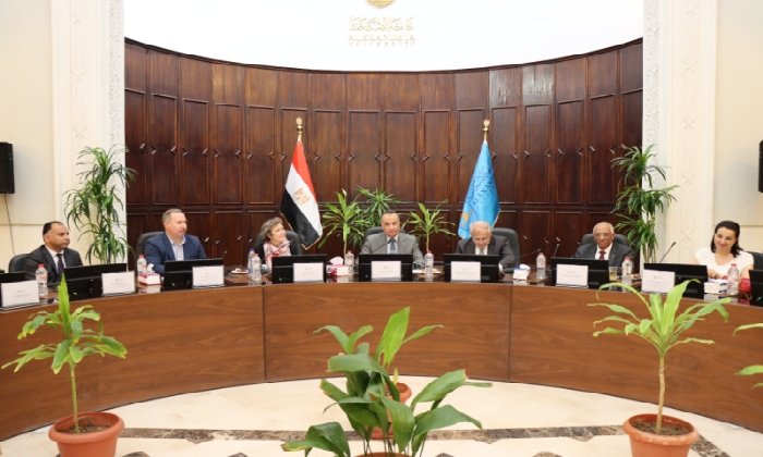 جامعة الإسكندرية تستعرض رؤيتها المستقبلية لتطوير الفرع الدولي بمدينة برج العرب