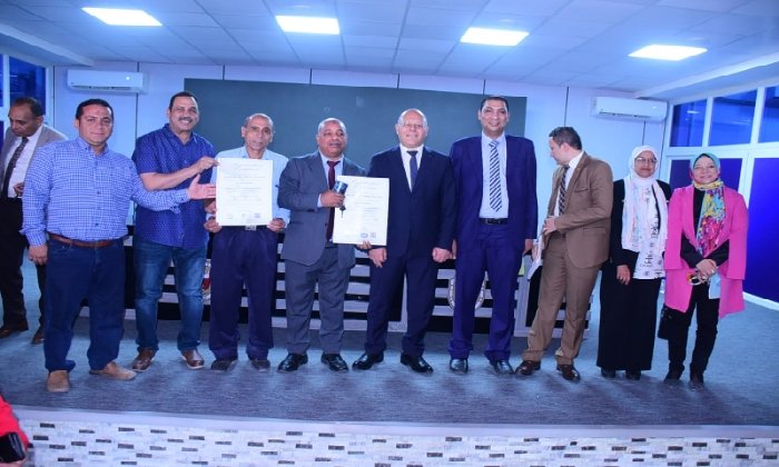 تجديد منح شهادة الأيزو بـ7 كليات والإدارة المركزية بجامعة سوهاج
