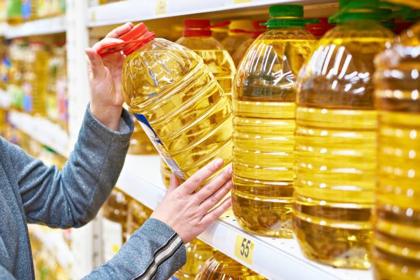 سعر الزيت الخام والمكرر ينخفض في يونيو مقارنة بالشهر الماضي.. لماذا؟