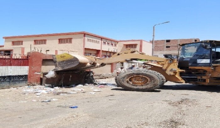 إزالة 548 مخالفة خلال حملة مكبرة لإعادة الانضباط ورفع الإشغالات بشوارع دشنا في قنا