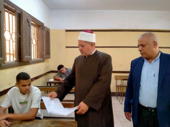 رئيس منطقة القليوبية الأزهرية يتفقد لجان امتحان البلاغة للشهادة الثانوية الأزهرية