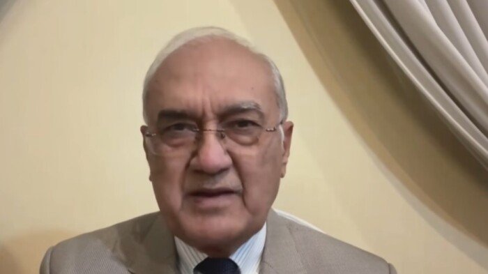 وزير الدفاع الباكستاني السابق: إسلام آباد لاعب محوري في تهدئة التوترات بمضيق هرمز