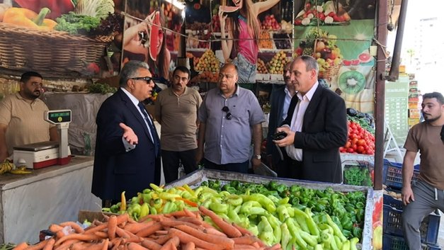 محافظ الدقهلية يتفقد منافذ بيع الخضروات بالمنصورة ويؤكد على الإلتزام بالأسعار المعلنة
