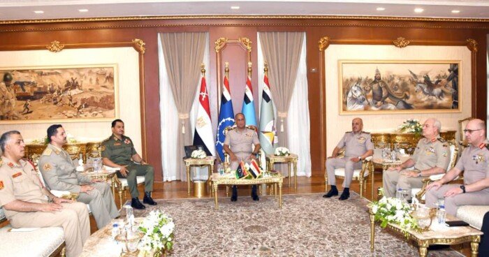 وزير الدفاع يلتقي نائب القائد العام للجيش الليبي ورئيس الأركان