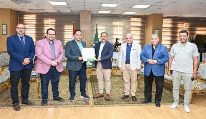 محافظ الشرقية يُكرّم 5 من مديري المستشفيات لإجراء 437 عملية جراحية ومنظارًا