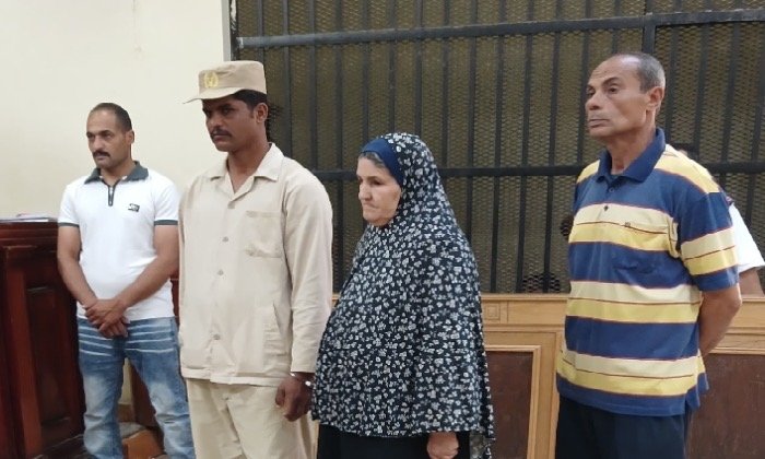 «قتلته بحجر وأشعلت النيران فيه».. إحالة أوراق المتهمة بقتل زوجها بالشرقية للمفتي