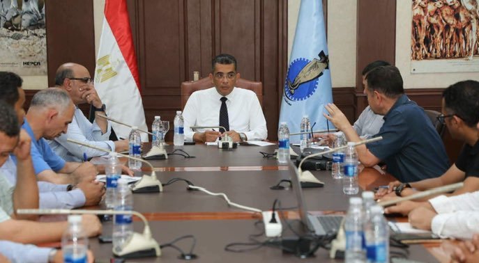 محافظ البحر الأحمر يمهل الأجهزة التنفيذية أسبوعاً لحصر مخالفات البناء بالغردقة